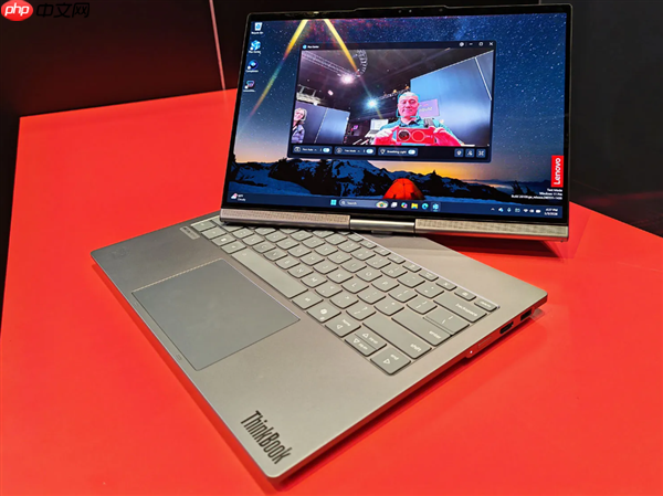 联想发布自动扭转笔记本电脑:屏幕会自动转向