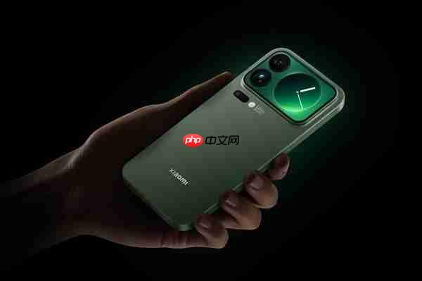 AI抢芯大战白热化!云厂商溢价60%扫货存储芯片:手机厂商被迫涨价