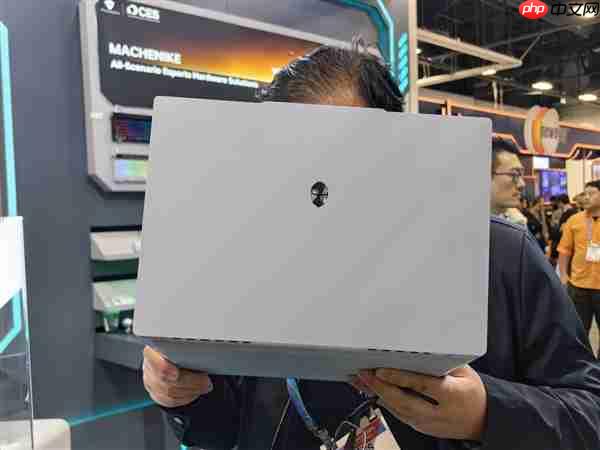 雷神aibook14 Air Carbon全能本发布:1kg碳纤维机身 18小时续航