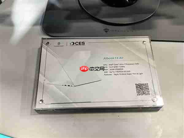 雷神aibook14 Air Carbon全能本发布:1kg碳纤维机身 18小时续航