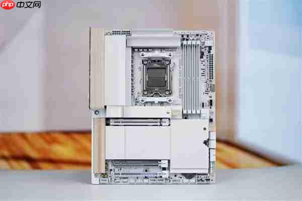 实木+皮革都用上了！技嘉木雕X870E AERO X3D WOOD主板图赏