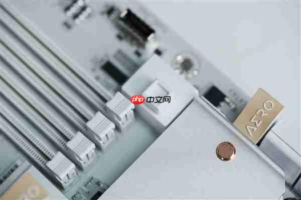 实木+皮革都用上了！技嘉木雕X870E AERO X3D WOOD主板图赏