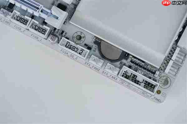 实木+皮革都用上了！技嘉木雕X870E AERO X3D WOOD主板图赏