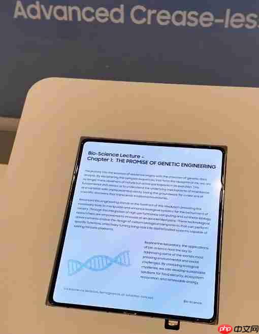 果粉久等了！摺叠iPhone黑科技现身CES 摺叠面板技术首曝「零摺痕」视觉