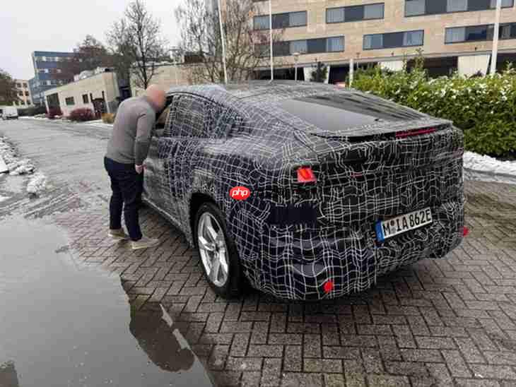 宝马iX4实车曝光 旗下首款纯电轿跑SUV