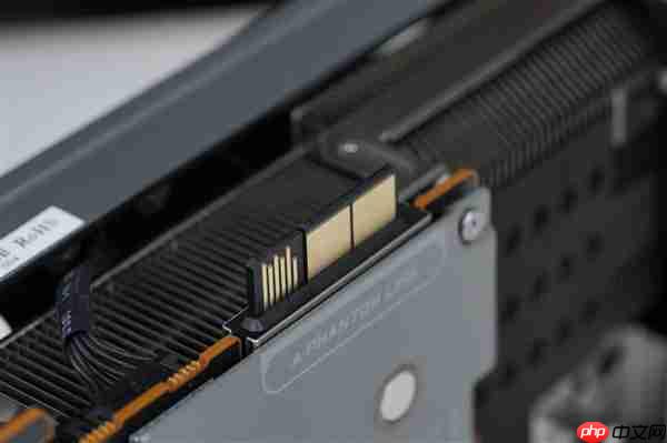 独特背插供电！蓝宝石NITRO+氮动RX 9070 XT显卡图赏