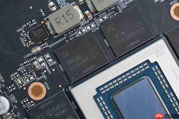 独特背插供电！蓝宝石NITRO+氮动RX 9070 XT显卡图赏