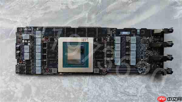 Titan Ada巨卡原型现身:48GB显存、四插槽、900W供电