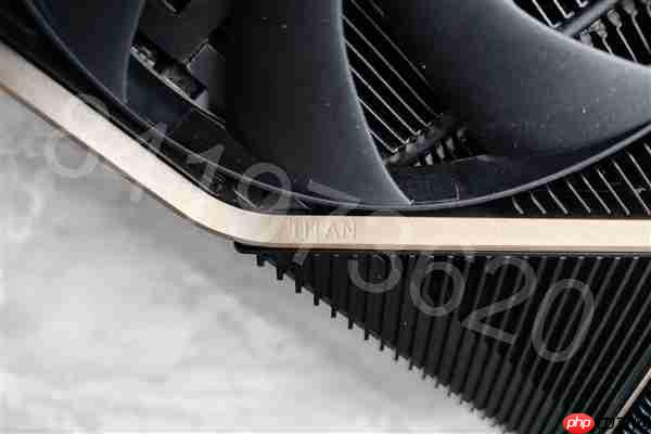 Titan Ada巨卡原型现身:48GB显存、四插槽、900W供电