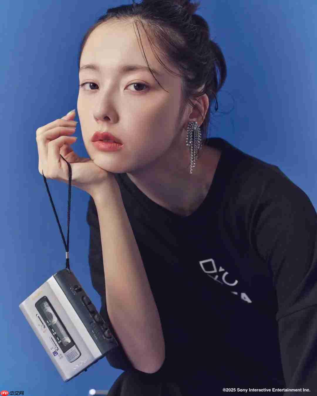 买PS5的钱回来了! 《寂静岭f》主演加藤小夏成为PS品牌大使并发布品牌服装靓照