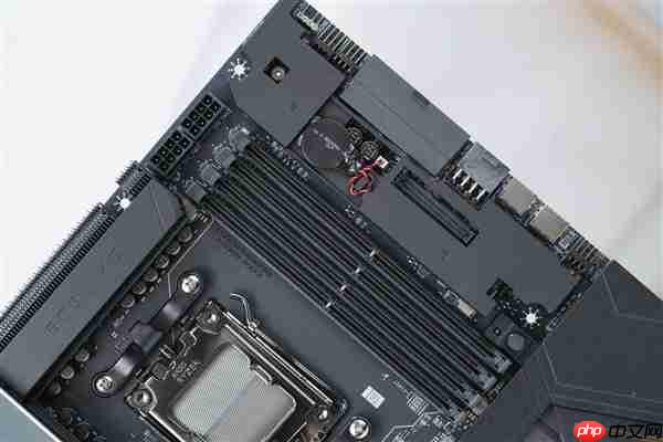 限量1000块！微星MEG X870E GODLIKE X EDITION主板图赏