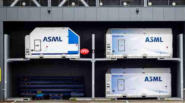 ASML遭炮轰:DUV光刻机也不能卖给中国!可能涉军