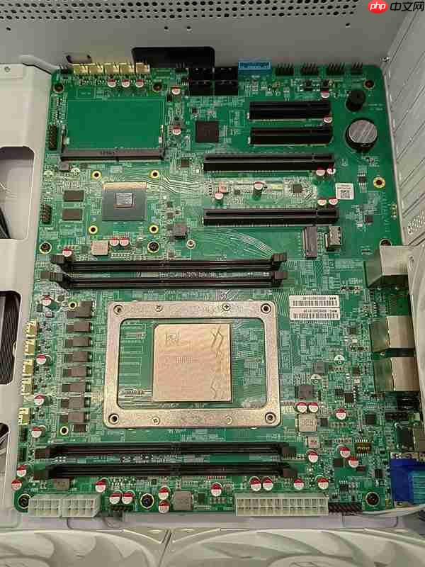 真正自主龙芯授权!俄罗斯全新CPU首次公开:最高64核心2.0GHz