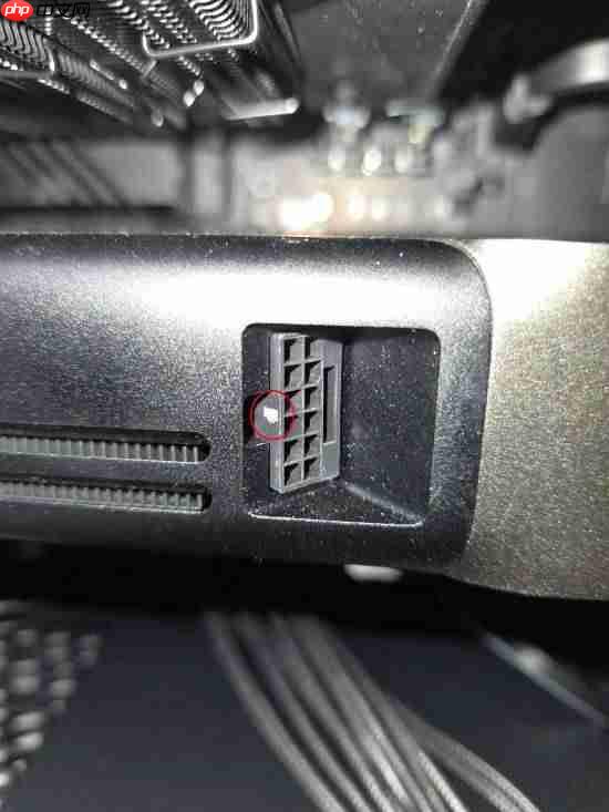 倒霉老外第一次拔掉RTX 5080 FE电源线就弄坏接口 求助客服却被惹怒:态度太敷衍了!