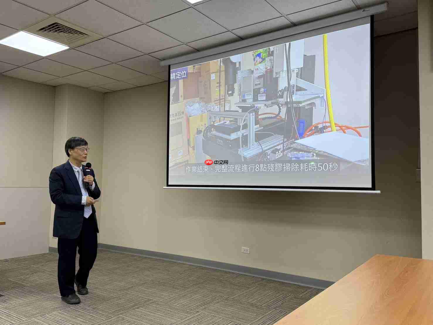 修补效率快10倍、人力省4成 PCB残胶检测与雷射修复机
亮相