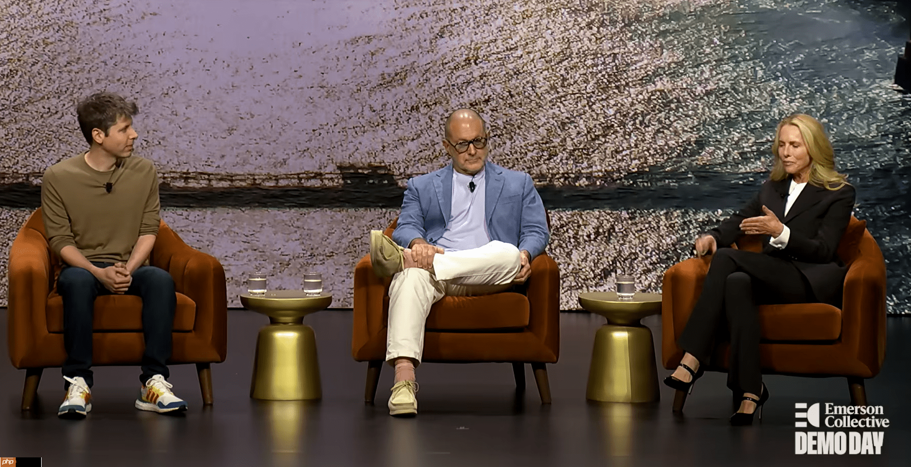 OpenAI执行长携手前苹果设计师揭示AI装置愿景:平静、玩味与极简美学