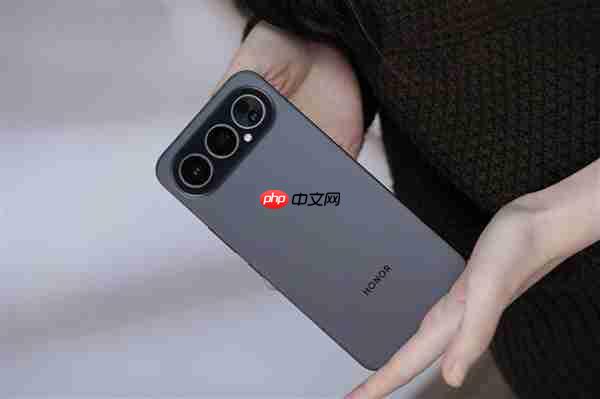 全新横向跑道式设计!荣耀500系列图赏