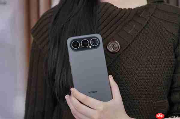 全新横向跑道式设计!荣耀500系列图赏