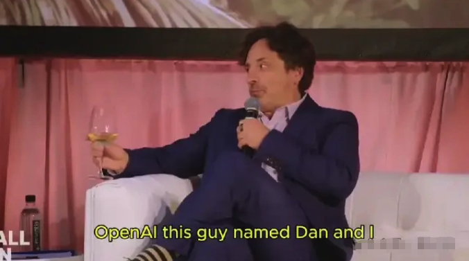 奥特曼承认谷歌对OpenAI构成威胁，AI竞赛进入新阶段 - php中文网