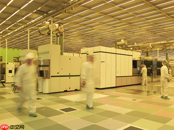 台积电封装产能供不应求 苹果高通转向英特尔寻求破局