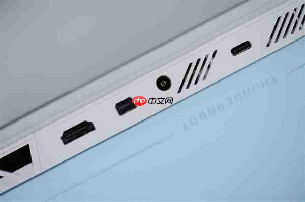 锐龙R9-9850HX万元本!雷神猎刃S游戏本图赏