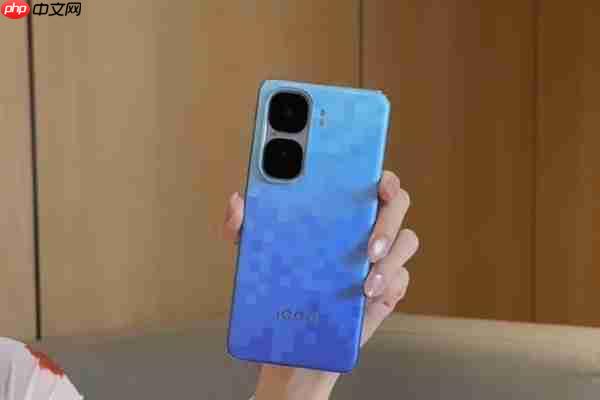 小屏用户又多了个选择！iQOO杀入小屏旗舰赛道