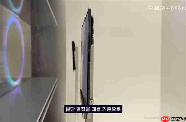 安卓首款三折叠屏!三星Galaxy Z TriFold真机公布:跟华为不一样