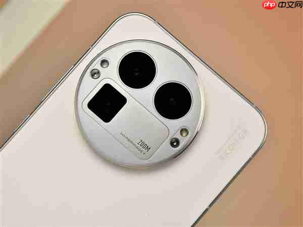 背屏、背部扬声器、可拆卸镜头模组:这些创新说明了什么