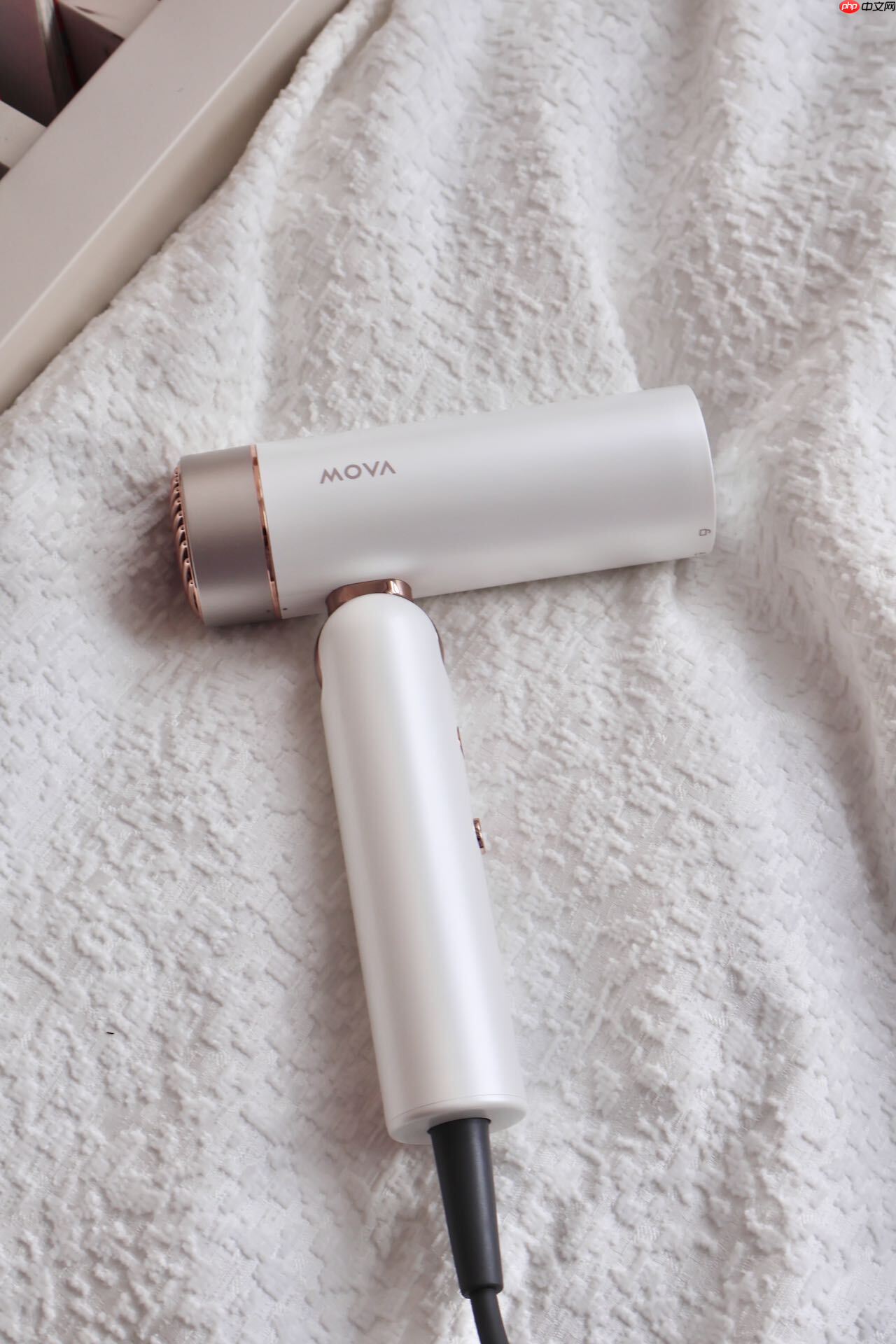 告别笨重！MOVA口袋折叠吹风机竟然还能这么玩？