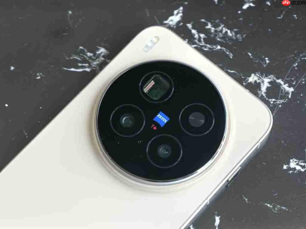 vivo X300 系列即日起接受预订,开价$7998 起再送主题乐园门票及耳机!