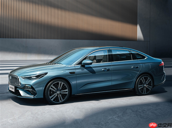 油耗2L级全球最低！吉利银河星耀6上市：限时6.88万起