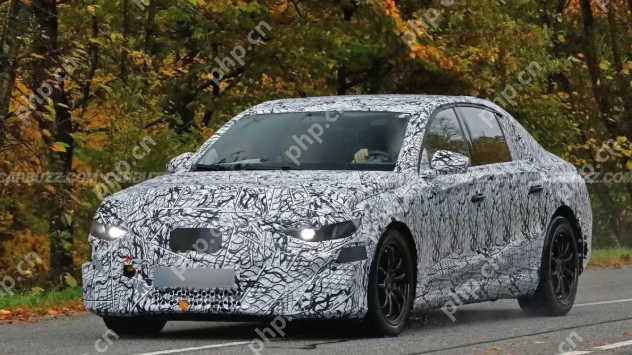 告别圆润设计,奔驰纯电E级路试曝光,续航或超800公里 - php中文网