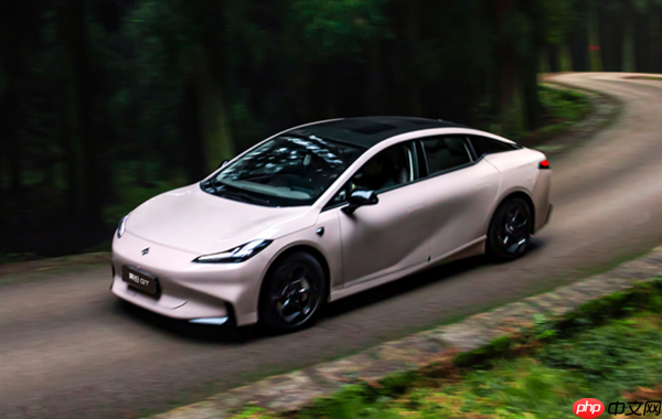 15万买中型纯电性能轿跑！广汽昊铂GT全新Lite版上市