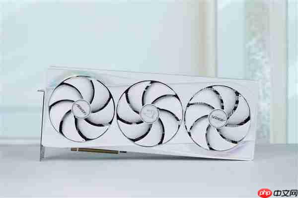 精美纯白设计！技嘉AUROS RTX 5080 MASTER ICE显卡图赏