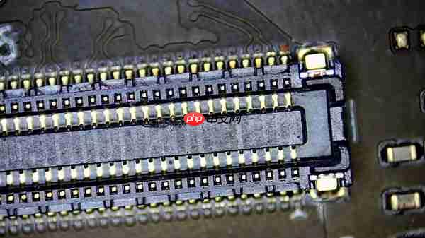 严重警告！RTX 5090 FE内部接口十分脆弱 坏了根本没法修