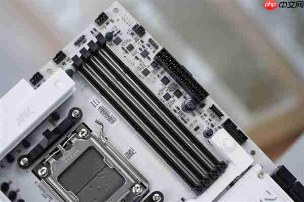 白色高颜值主板!七彩虹CVN B850 ARK FROZEN v14方舟图赏