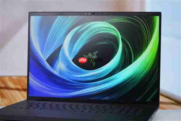 RTX 5090性能怪兽！雷蛇灵刃18 2025游戏本图赏