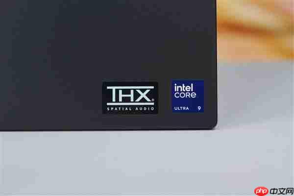 RTX 5090性能怪兽！雷蛇灵刃18 2025游戏本图赏