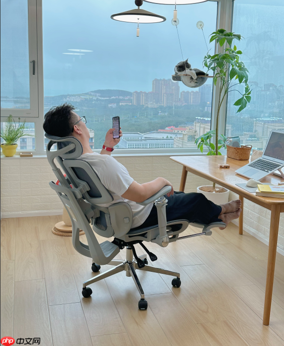 久坐腰酸有解了!爱果乐V3电脑椅黑科技揭秘:这把椅子的腰靠会“追”着你跑