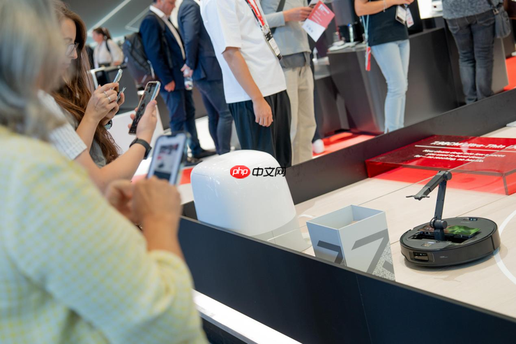 石头科技亮相2025可持续全球领导者大会,展现智能清洁机器人行业中国方案