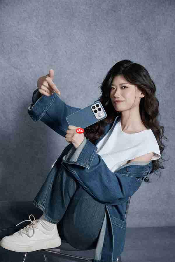 产品经理亲自当模特 REDMI K90 Pro Max丹宁色实拍 网友:又美又飒