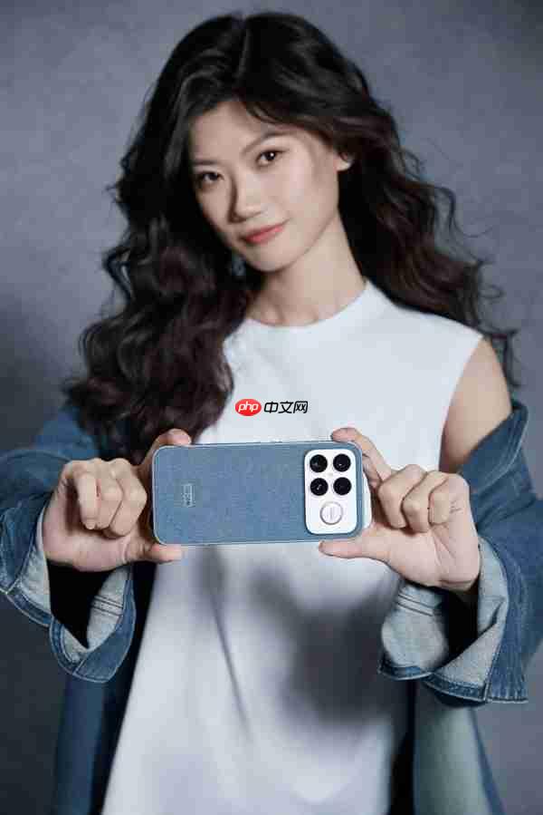 产品经理亲自当模特 REDMI K90 Pro Max丹宁色实拍 网友:又美又飒