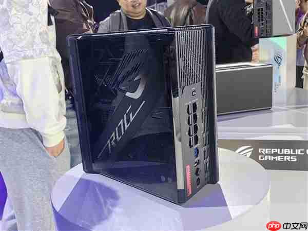 2199元起 华硕ROG发布积木熊联名键盘、路由器