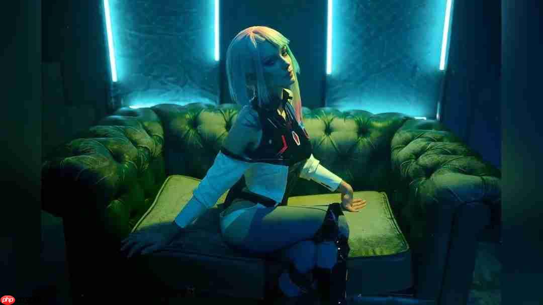 长腿模特cos《赛博朋克：边缘行者》露西 倩影吸睛