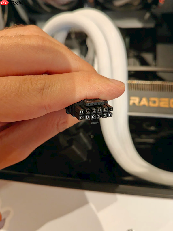 AMD RX 9070 XT显卡难得用12V-2x6供电接口:结果连烧两块!