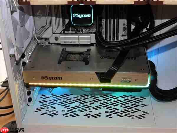 日本Sycom展示LYNK+快拆水冷版RTX 5090：三颗猫头鹰风扇
