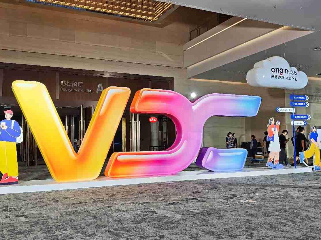 iQOO 15真机亮相VDC 2025:RGB镜头氛围灯加持,搭载OriginOS6