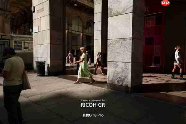 首次联名相机品牌 真我GT8 Pro实拍样张首秀 理光GR味儿拉满