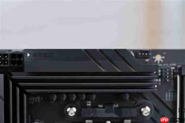 高性价比游戏利器!七彩虹战斧B850M超级黑刃主板图赏