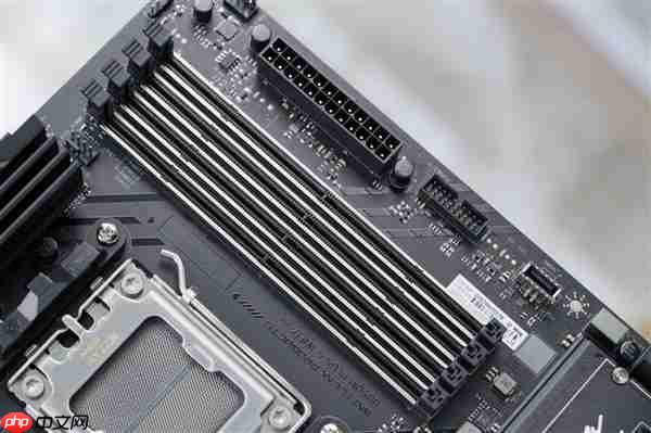 高性价比游戏利器!七彩虹战斧B850M超级黑刃主板图赏